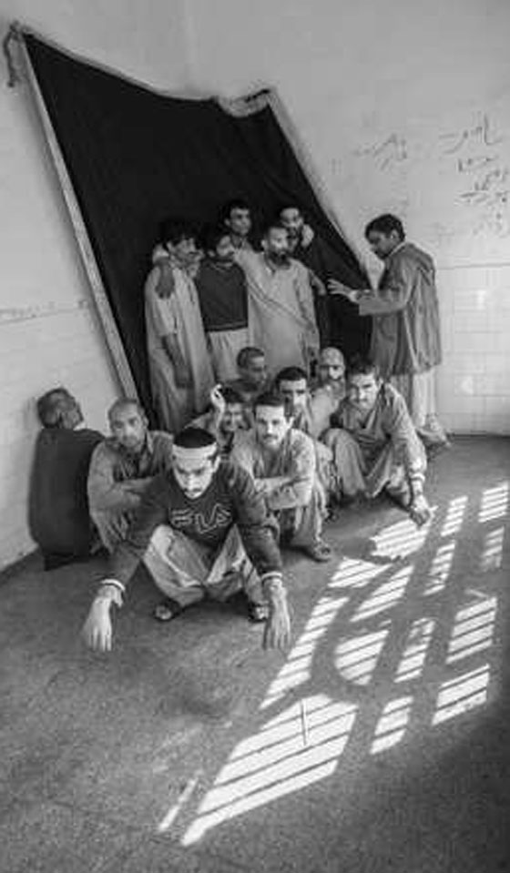 مصور يكشف اسرار الحياة في مصح عقلي.. مستخدما عدسته السحرية صورة رقم 7 مصور يكشف اسرار الحياة في مصح عقلي.. مستخدما عدسته السحرية صورة رقم 7