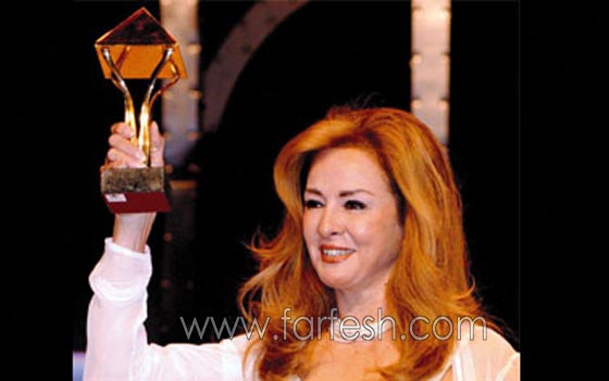 الفنانة نجلاء فتحي في حالة صحية سيئة والتهاب في الكبد أثناء علاجها من الصدفية صورة رقم 10