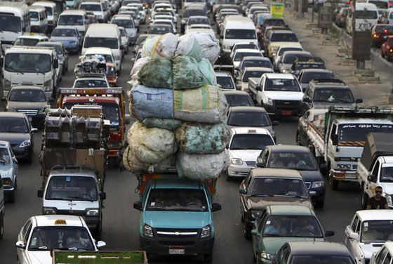 بالصور.. حمولة زائدة بشكل غير معقول في الطريق الى الكوارث صورة رقم 1