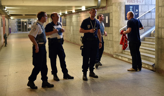 مسلح اسلامي يطلق النار دخل قطار بفرنسا ويصيب 3 اشخاص بينهم ممثل صورة رقم 3