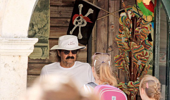 أمير قطر المتنحي حمد بن خليفة يتجول في كرواتيا بملابس بسيطة  صورة رقم 2