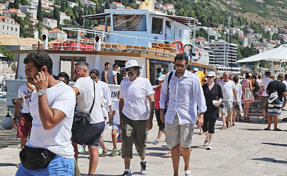 أمير قطر المتنحي حمد بن خليفة يتجول في كرواتيا بملابس بسيطة  صورة رقم 4