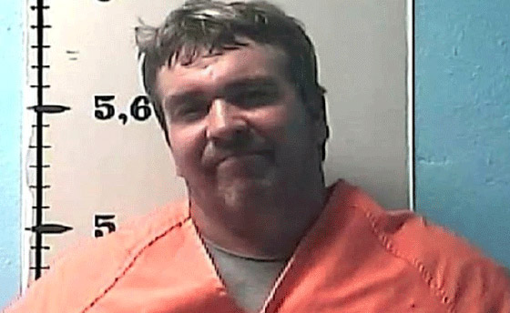 سكران ينبش قبر والده الميت منذ 30 عاما ليناقشه في آية بالانجيل! صورة رقم 1