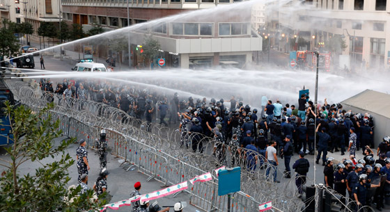  مواجهات عنيفة وعشرات الجرحى في بيروت خلال حملة طلعت ريحتكم صورة رقم 3