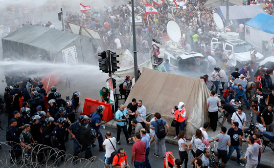  مواجهات عنيفة وعشرات الجرحى في بيروت خلال حملة طلعت ريحتكم صورة رقم 5