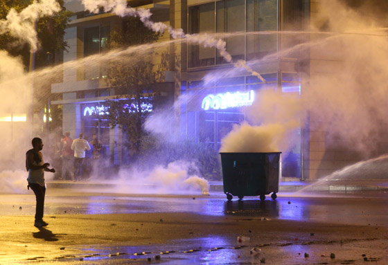  مواجهات عنيفة وعشرات الجرحى في بيروت خلال حملة طلعت ريحتكم صورة رقم 13