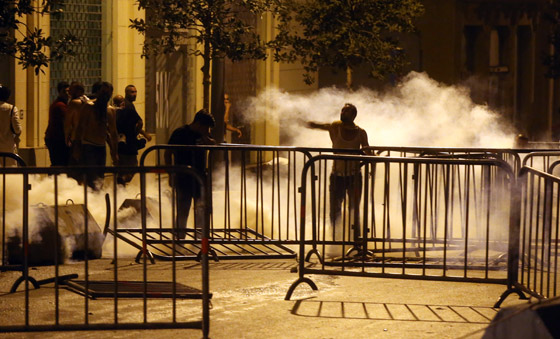  مواجهات عنيفة وعشرات الجرحى في بيروت خلال حملة طلعت ريحتكم صورة رقم 15