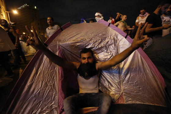  مواجهات عنيفة وعشرات الجرحى في بيروت خلال حملة طلعت ريحتكم صورة رقم 22