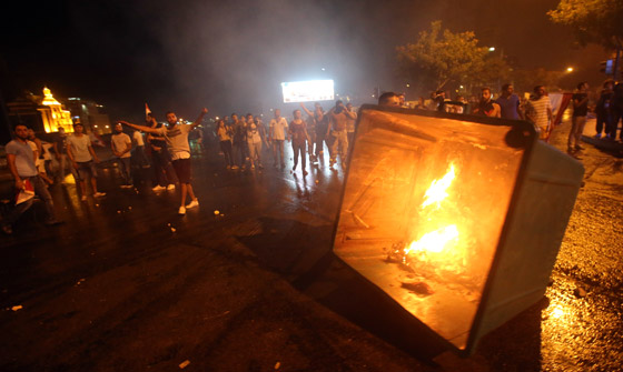  مواجهات عنيفة وعشرات الجرحى في بيروت خلال حملة طلعت ريحتكم صورة رقم 23