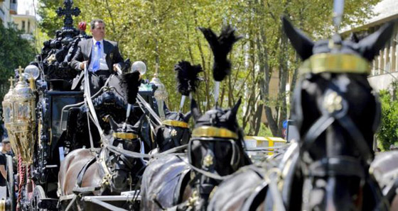 جنازة حاشدة لزعيم عصابة اجرامية تغضب الايطاليين وتشعرهم بالاهانة صورة رقم 9