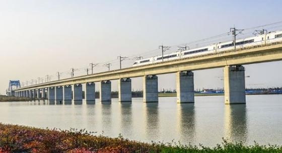 بالصور.. 10 جسور شهيرة تتحدى الطبيعية صممتها أدمغة بشرية صورة رقم 10