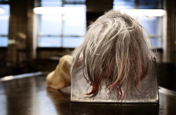 كاميرا في المشرحة.. مصورة توثق ما يحدث لجسد الانسان بعد موته صورة رقم 1