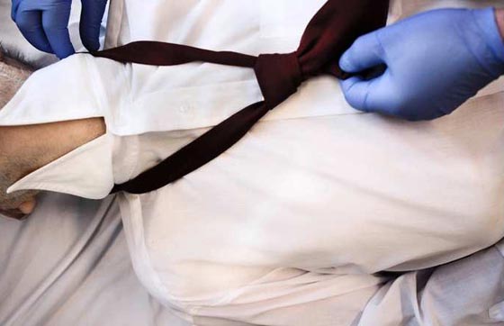 كاميرا في المشرحة.. مصورة توثق ما يحدث لجسد الانسان بعد موته صورة رقم 3