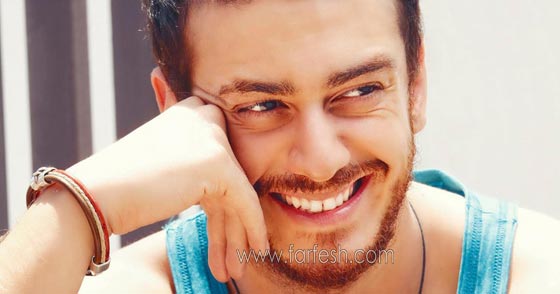 بالفيديو.. فتاة تحتضن سعد المجرد على المسرح وتثير الفوضى صورة رقم 4