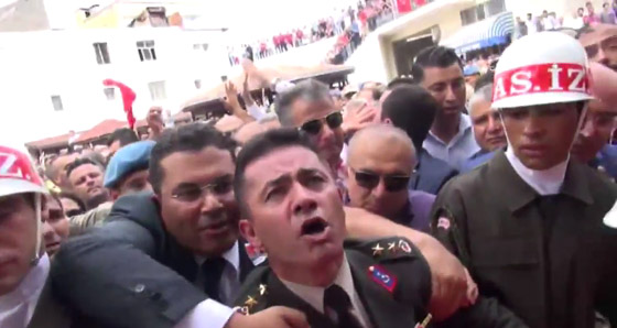 الجيش التركي يغلي ضد اردوغان.. شاهد الفيديو والصور صورة رقم 2