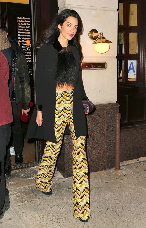 بالصور.. امل كلوني تتالق باطلالات رائعة من عالم الازياء صورة رقم 18