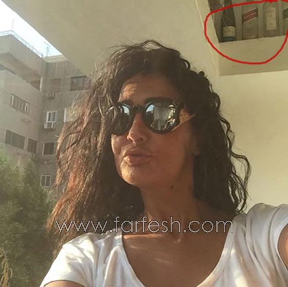 انستغرام يشتعل.. لماذا اطلت غادة عبد الرازق ووراؤها زجاجات الخمر؟ صورة رقم 1
