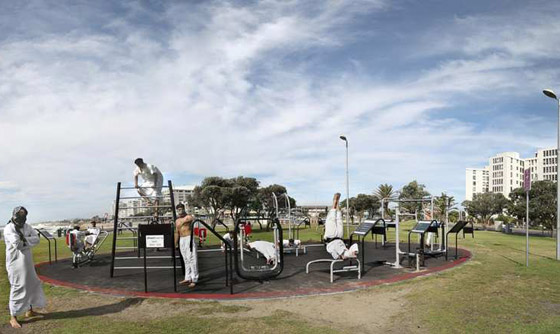 التضارب الثقافي والديني في صور صادمة.. شاهدها صورة رقم 3