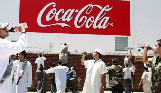 التضارب الثقافي والديني في صور صادمة.. شاهدها صورة رقم 6