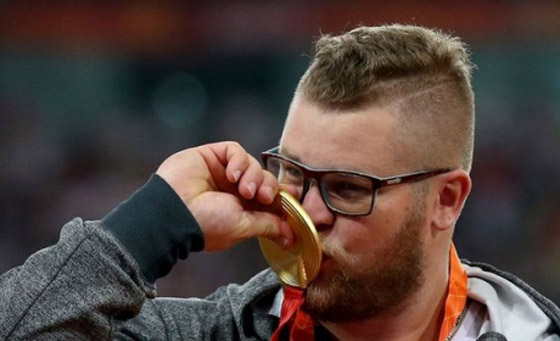 السكر يدفع بطلا عالميا لدفع ميداليته الذهبية مقابل اجرة تاكسي!! صورة رقم 2 السكر يدفع بطلا عالميا لدفع ميداليته الذهبية مقابل اجرة تاكسي!! صورة رقم 2