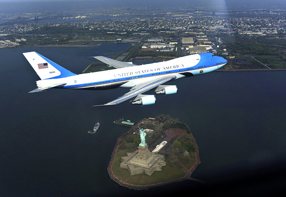 بالصور.. طائرة الرئيس الامريكي تكشف عن اسرارها العشرة المدهشة صورة رقم 6