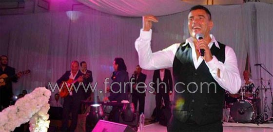 صور عمرو دياب يرقص بالعصا في زفاف ابنة صديقه  صورة رقم 6