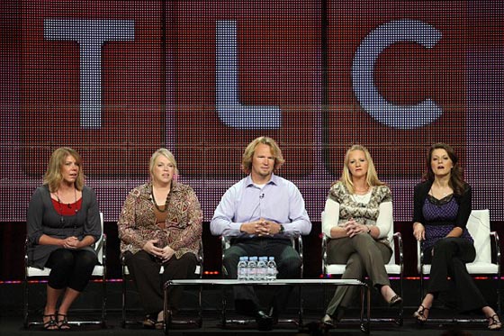 بعد السماح بزواج المثليين.. امريكي يطلب الزواج من صديقاته الاربع صورة رقم 2