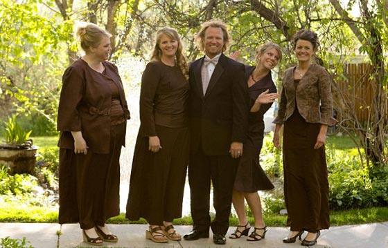 بعد السماح بزواج المثليين.. امريكي يطلب الزواج من صديقاته الاربع صورة رقم 1