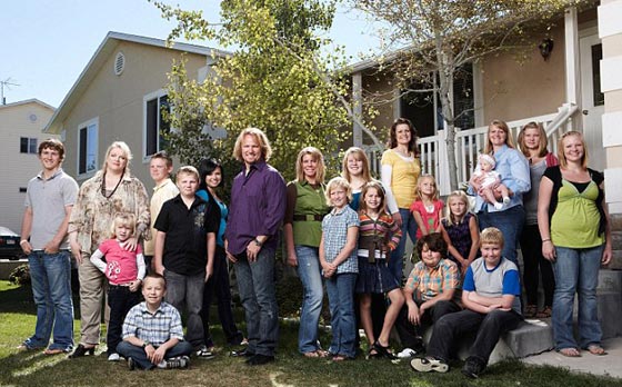 بعد السماح بزواج المثليين.. امريكي يطلب الزواج من صديقاته الاربع صورة رقم 3