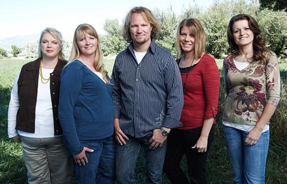 بعد السماح بزواج المثليين.. امريكي يطلب الزواج من صديقاته الاربع صورة رقم 4