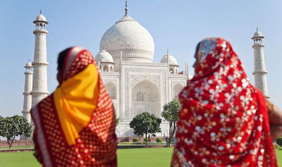  الحكم بخلع الملابسة فتاتين واغتصابهما علنا بقرية هندية والمذنب شقيقهما صورة رقم 2