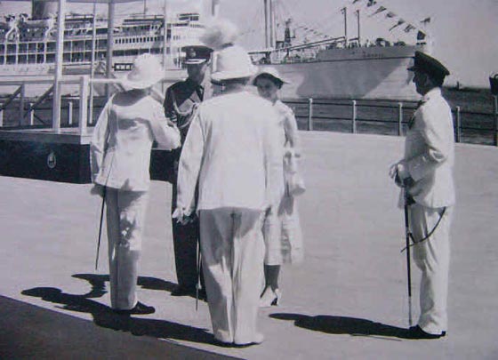 بالفيديو.. أثاث ملكة بريطانيا التي زارت اليمن قبل 61 عاما للبيع! صورة رقم 5