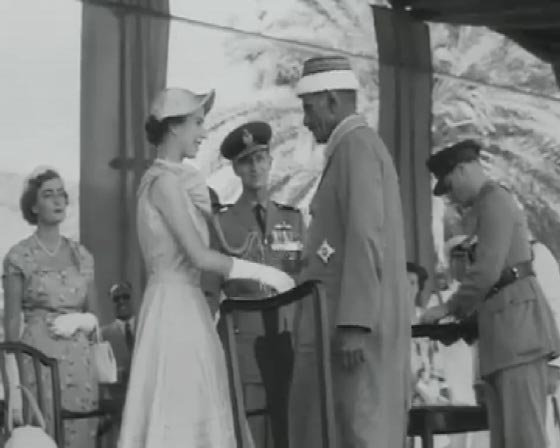 بالفيديو.. أثاث ملكة بريطانيا التي زارت اليمن قبل 61 عاما للبيع! صورة رقم 8