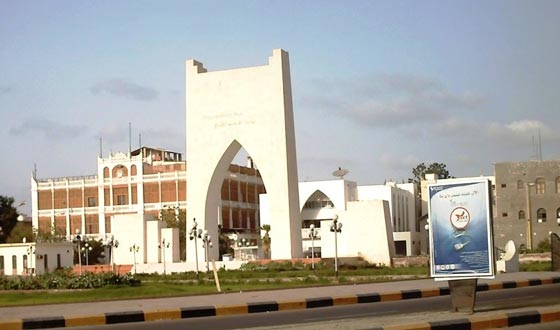 بالفيديو.. أثاث ملكة بريطانيا التي زارت اليمن قبل 61 عاما للبيع! صورة رقم 9