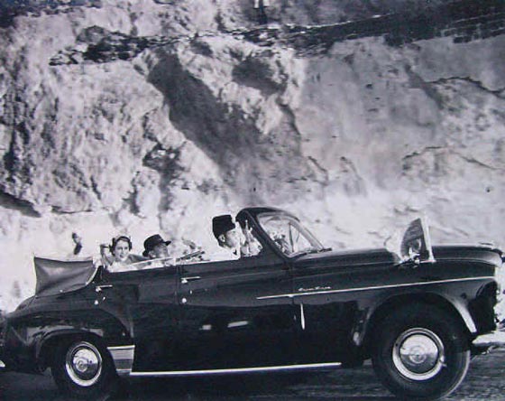 بالفيديو.. أثاث ملكة بريطانيا التي زارت اليمن قبل 61 عاما للبيع! صورة رقم 12