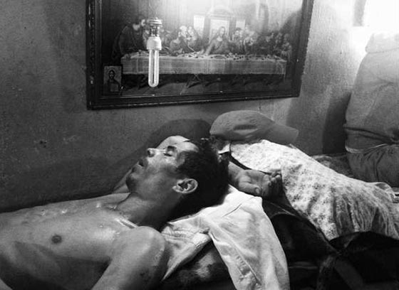 بالصور.. مجتمع كامل يعيش في انفاق تحت الارض بمحطات القطار صورة رقم 5