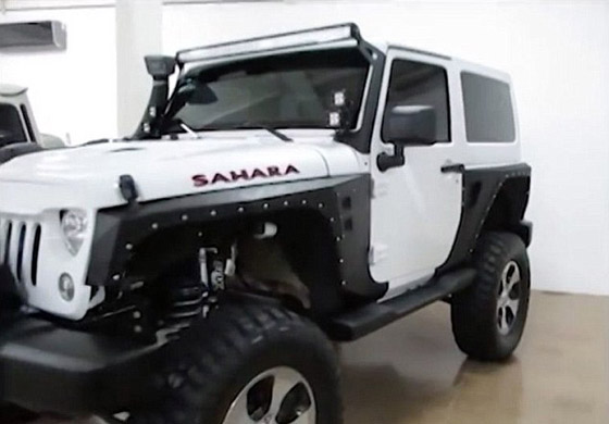 المكسيك: ضبط مدافع وسيارات فاخرة في مقر امبراطور المخدرات صورة رقم 1