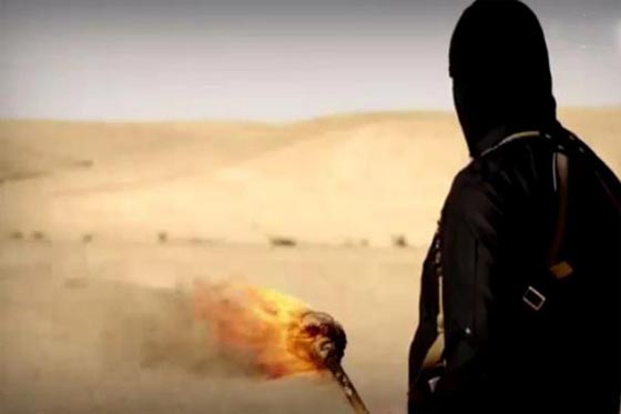 بالفيديو.. وحشية داعش تصل حد شوي العراقيين بالنار وهم احياء! صورة رقم 3 بالفيديو.. وحشية داعش تصل حد شوي العراقيين بالنار وهم احياء! صورة رقم 3