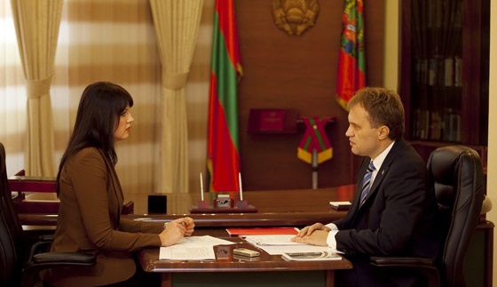 رئيس يطلب يد وزيرة خارجيته للزواج لتصبح السيدة الاولى صورة رقم 2 رئيس يطلب يد وزيرة خارجيته للزواج لتصبح السيدة الاولى صورة رقم 2