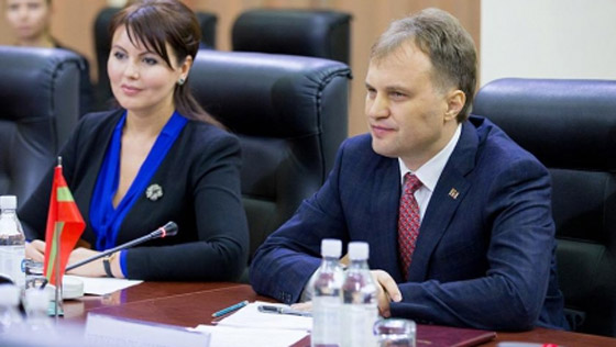 رئيس يطلب يد وزيرة خارجيته للزواج لتصبح السيدة الاولى صورة رقم 3 رئيس يطلب يد وزيرة خارجيته للزواج لتصبح السيدة الاولى صورة رقم 3