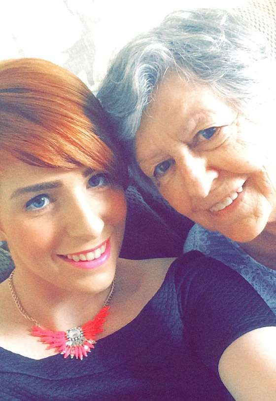 بريطانيتان جدة وحفيدتها تعلنان الحرب على سرطان الثدي صورة رقم 3