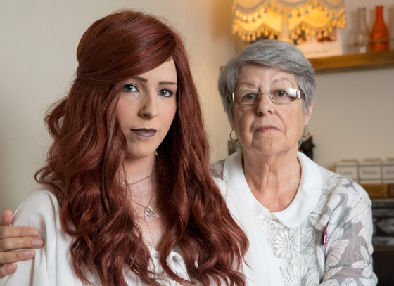 بريطانيتان جدة وحفيدتها تعلنان الحرب على سرطان الثدي صورة رقم 1