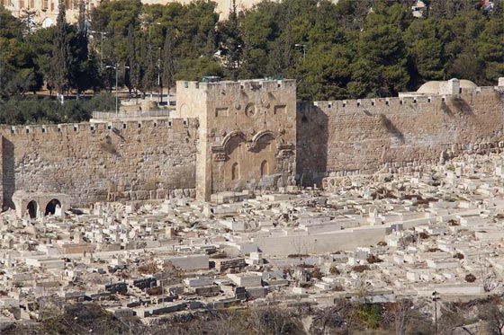 اسرائيل تحاصر مقبرة تاريخية في القدس بسياج شائك صورة رقم 2