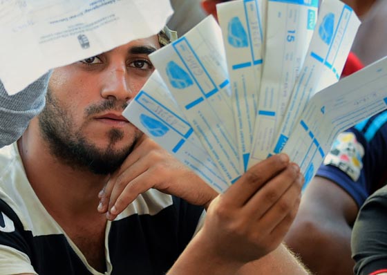 محطة بودابست تشهد فوضى عارمة.. لاجئون يقتحمون قطارا فارغا صورة رقم 10 محطة بودابست تشهد فوضى عارمة.. لاجئون يقتحمون قطارا فارغا صورة رقم 10