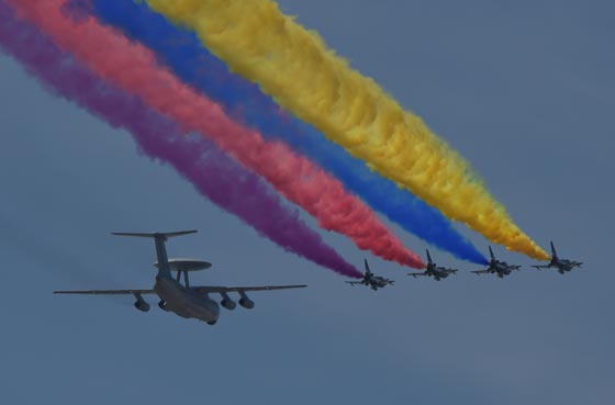 الصين تستعرض قوتها العسكرية الجبارة.. بالفيديو صورة رقم 10