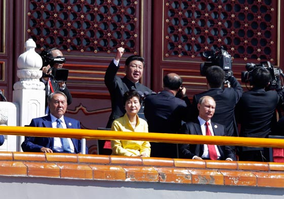 الصين تستعرض قوتها العسكرية الجبارة.. بالفيديو صورة رقم 15