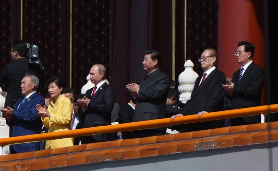 الصين تستعرض قوتها العسكرية الجبارة.. بالفيديو صورة رقم 30