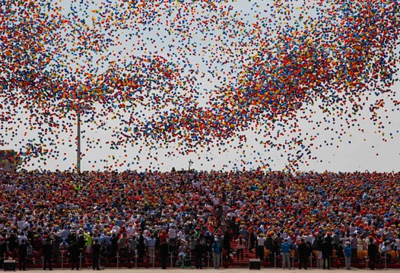 الصين تستعرض قوتها العسكرية الجبارة.. بالفيديو صورة رقم 37