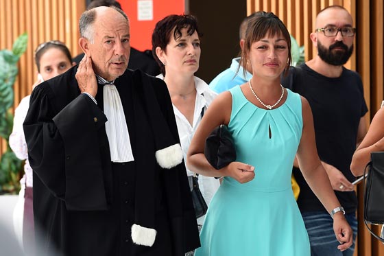 عرقلة مسؤولة مسلمة لزواج مثليتين يكلفها غاليا صورة رقم 1 عرقلة مسؤولة مسلمة لزواج مثليتين يكلفها غاليا صورة رقم 1