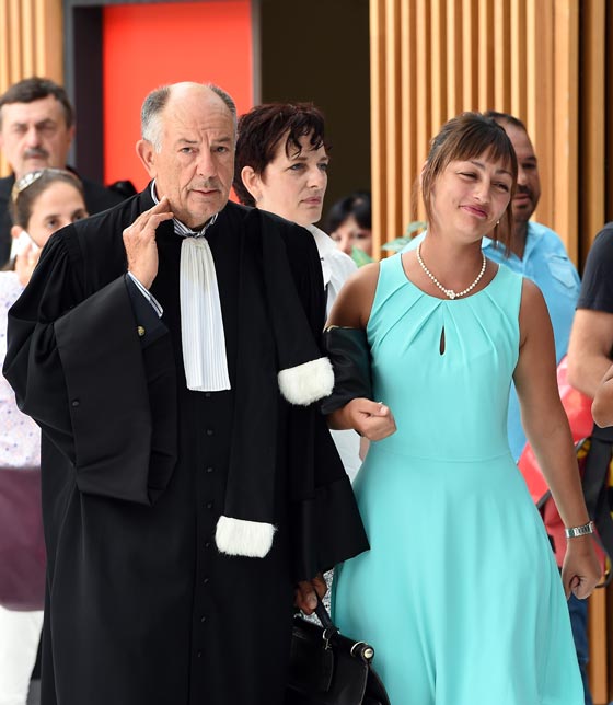 عرقلة مسؤولة مسلمة لزواج مثليتين يكلفها غاليا صورة رقم 3 عرقلة مسؤولة مسلمة لزواج مثليتين يكلفها غاليا صورة رقم 3